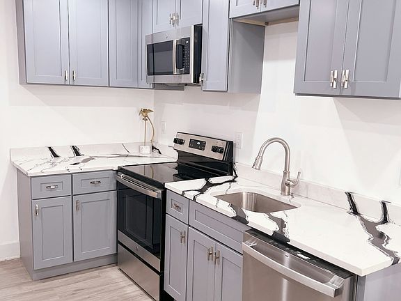 4th image of 1007 N Mount St