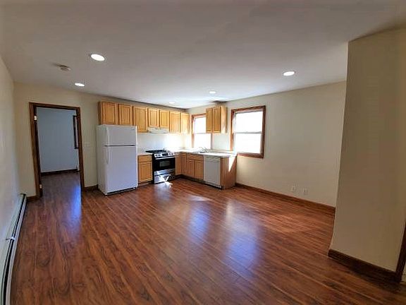 2nd image of 273 18th St APT 1