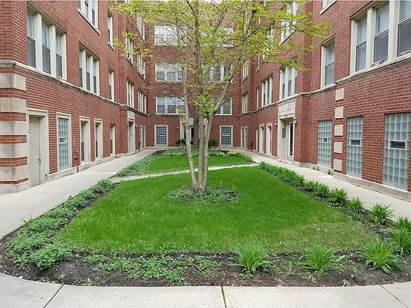 2nd image of 1900 W Pratt Blvd APT 1A