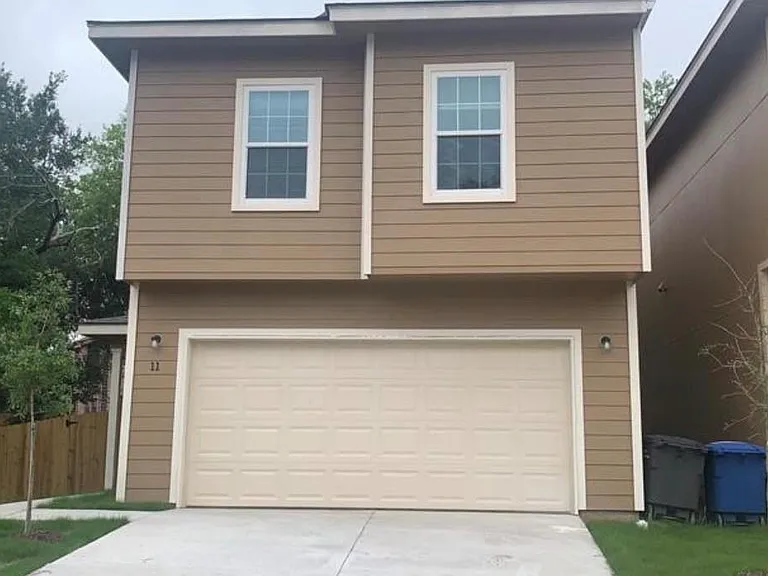 11 Oak Plz — Photo 1