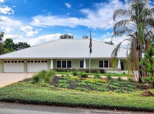 210 E Cypress Ave, Howey In The Hills, FL 34737