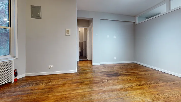 Rented by Bond New York | media 13