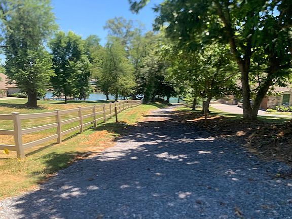 Lake access entrance 