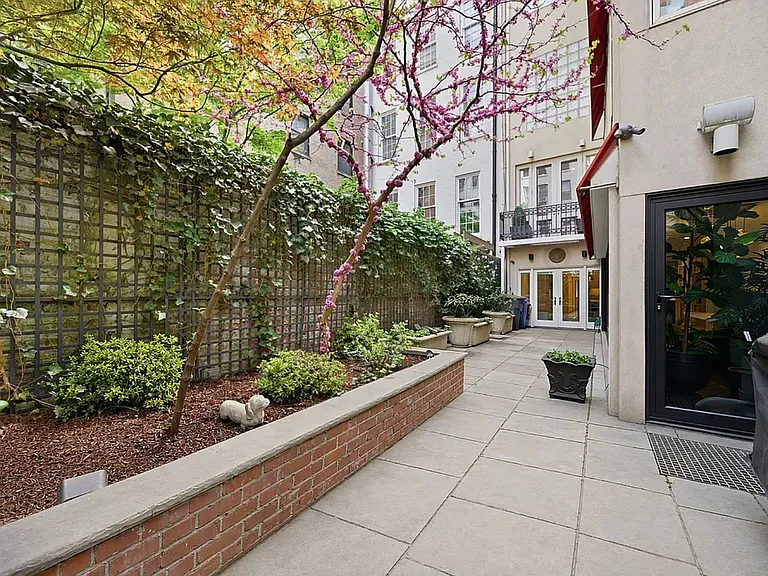 67 E 82nd St #TWNHS — Photo 10
