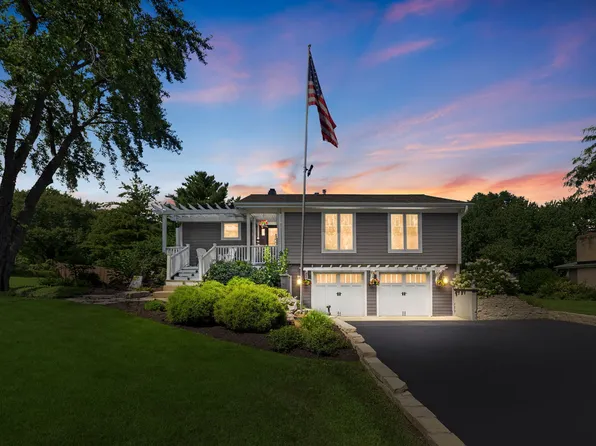 38W274 Bernice Dr, St Charles, IL 60175