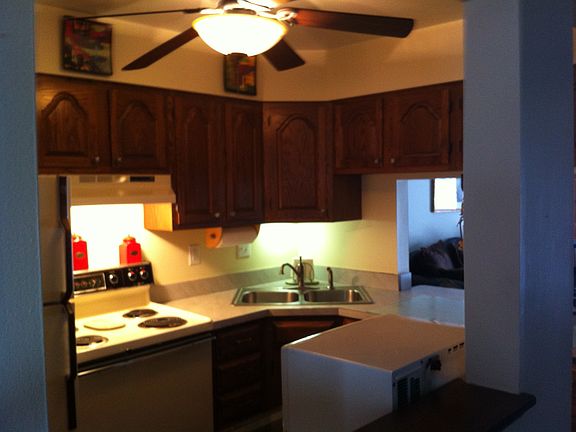 4th image of 5526 Summit Oval Unit B