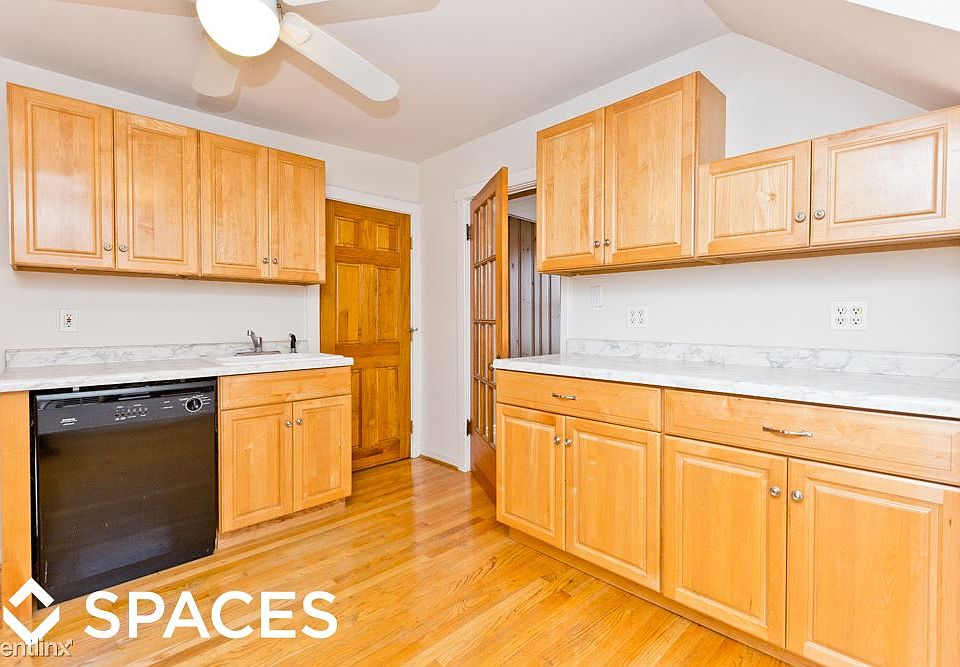 1st image of 3246 N Richmond St #2A