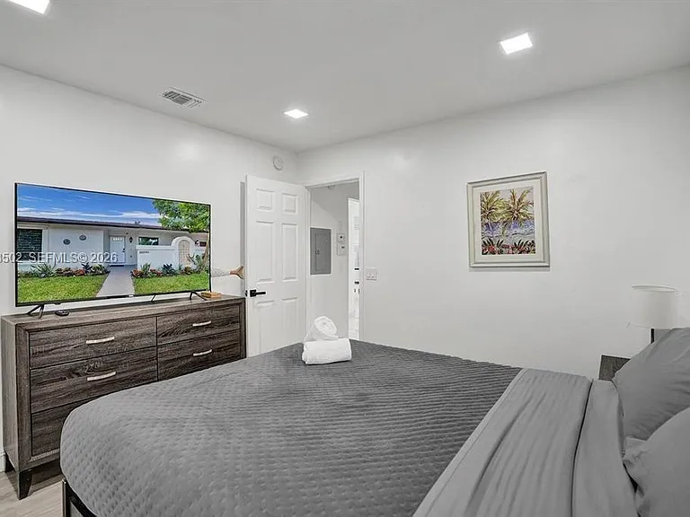 5434 SW 25th Ave — Photo 12