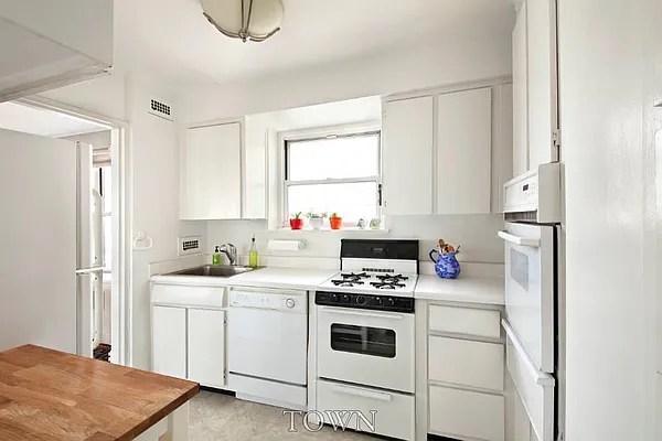 Sold by Town Residential | media 4