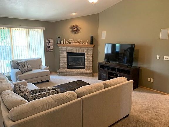 Living Room w/Gas Fireplace
