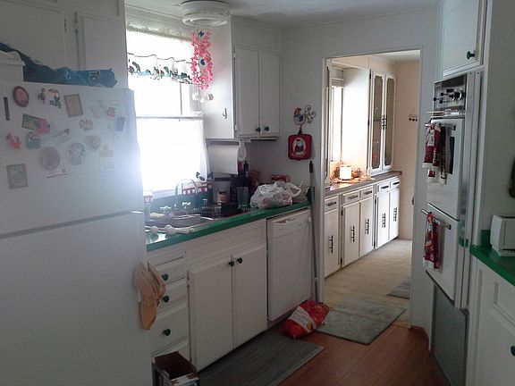 5th image of 220 Green Haven Ln W