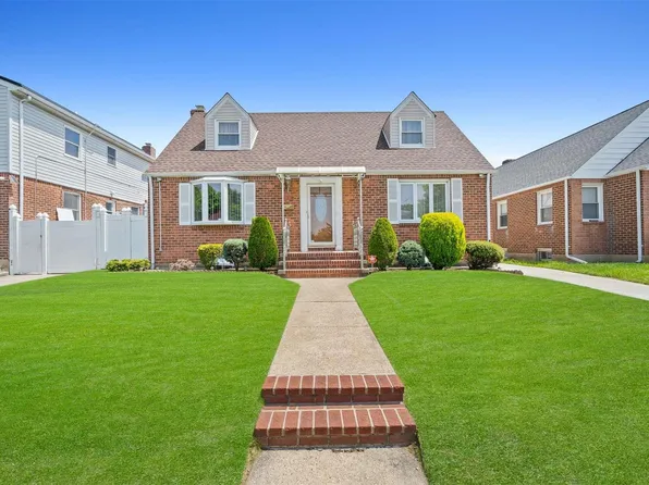 83-07 257th Street, Glen Oaks, NY 11004