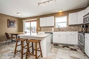 5th image of 411 Abbotsbury Dr