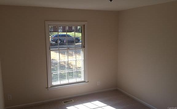 4th image of 8626 Holiday Dr