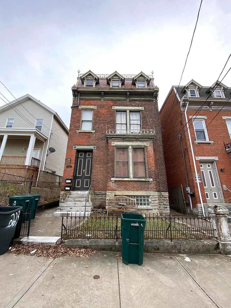 Building Photo - 223 E University Ave #2
