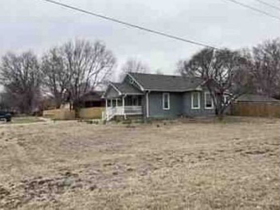 2nd image of 537 NE 6th St