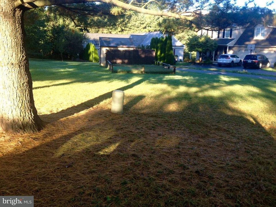 2nd image of 1233 Hereford Dr