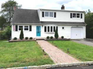 2 Navajo Ave, Lake Hiawatha, NJ