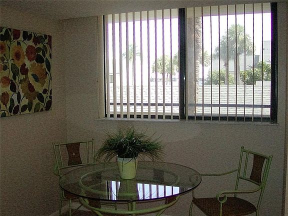 3rd image of 1825 Tarpon Ln APT 204