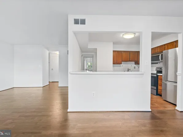 6988 Hanover Pkwy #1, Greenbelt, MD 20770