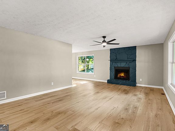 5th image of 4553 Mars Ct NW