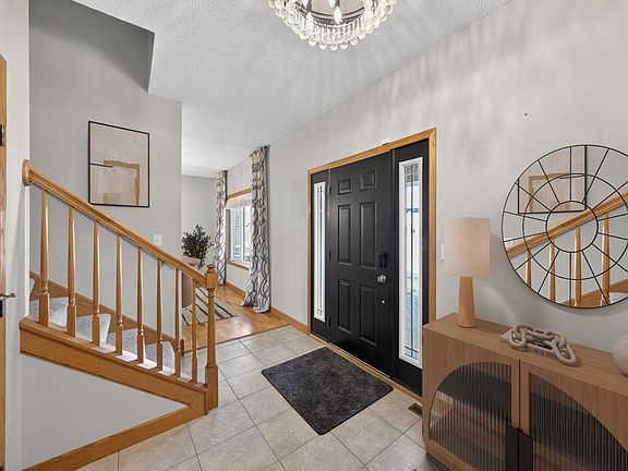 2nd image of 968 Southern View Ln SW