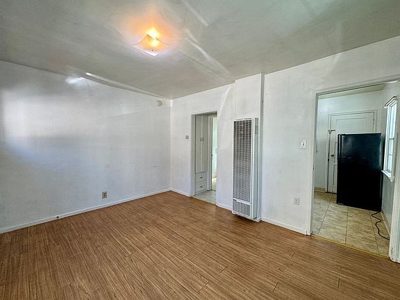 3rd image of 11427-11429 1/2 Garvey Ave #1142775