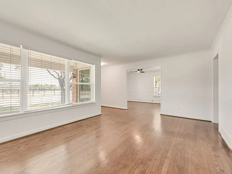 9506 Mercer Dr — Photo 7