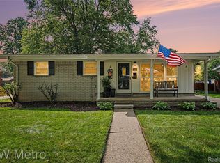 637 Kenyon Dr, Troy, MI 48083