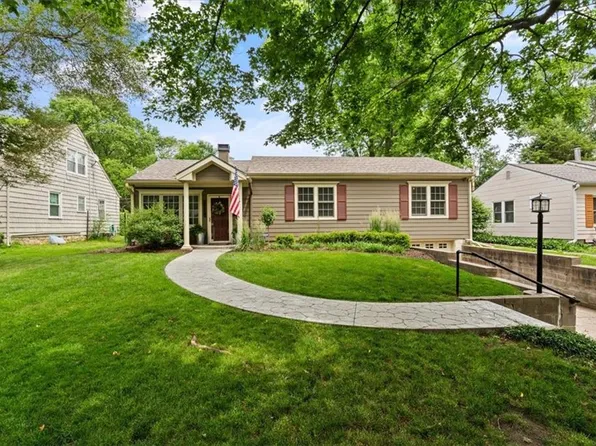 6125 Fontana St, Fairway, KS 66205