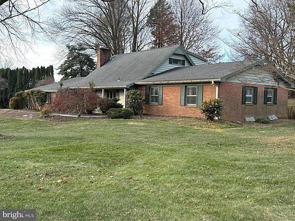 3rd image of 642 Denton Dr N