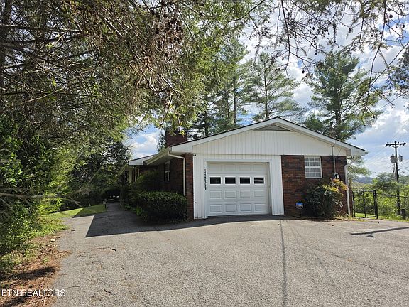 2nd image of 145 Wesley Ln