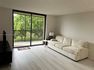 1000 Colony Point Cir APT 302, Pembroke Pines, FL 33026