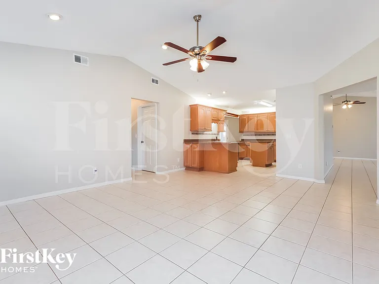 27065 Formosa Dr — Photo 6