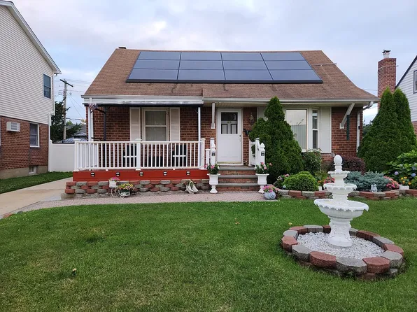 41 McAlester Ave, Hicksville, NY 11801