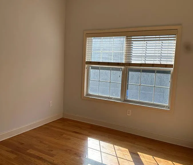2518 Whitney Ave — Photo 9