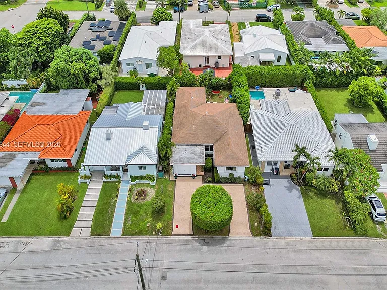 8851 Byron Ave — Photo 3