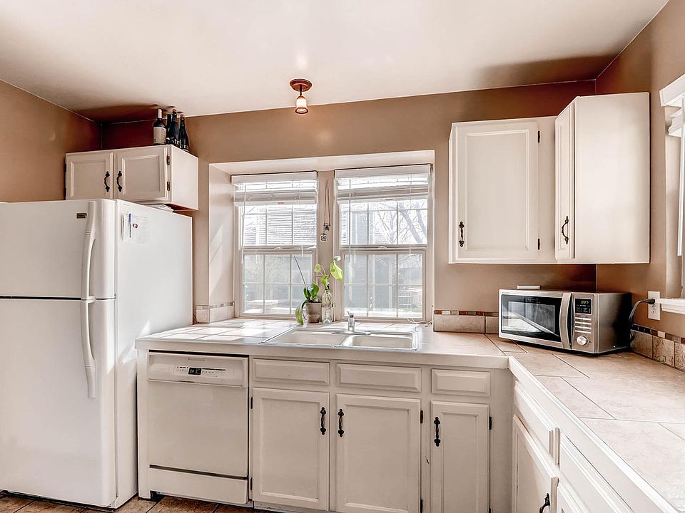 Kitchen , new fridge , dish washer and stove all stainless steel