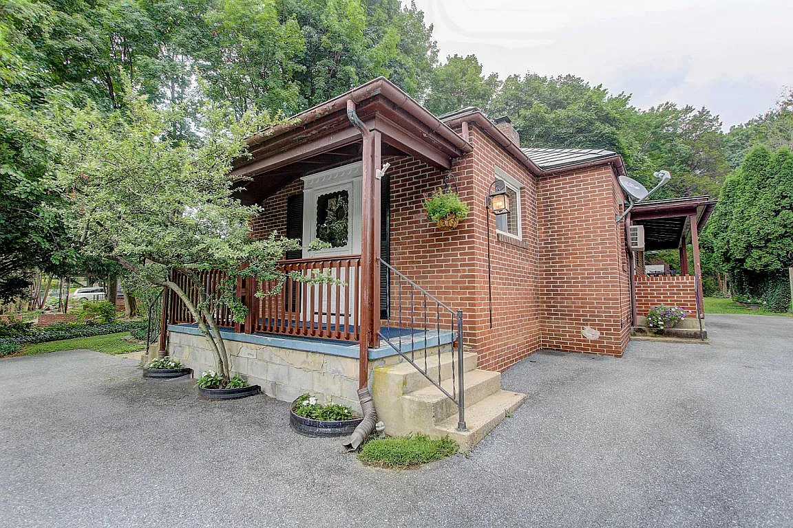 315 Abbeyville Rd photo 1