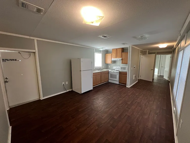 1924 Lake Crest Ln — Photo 17