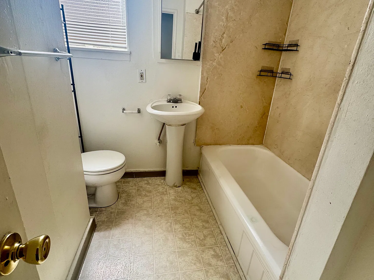 2512 L St — Photo 2
