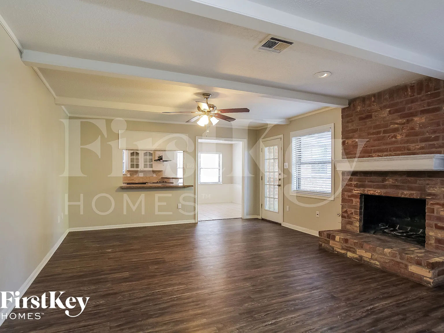 4 bed, 2.5 bath, 2427 sqft, $2,190 — Photo 3