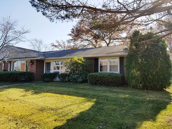 2nd image of 605D Lake Point Dr