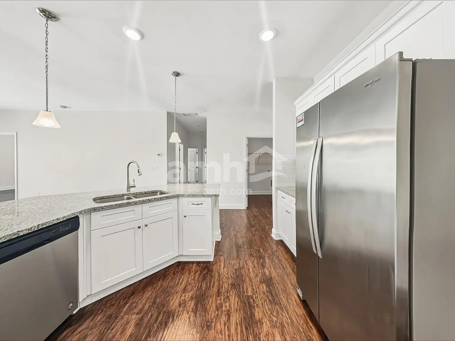 3 bed, 2.0 bath, 1606 sqft, $2,140 — Photo 4