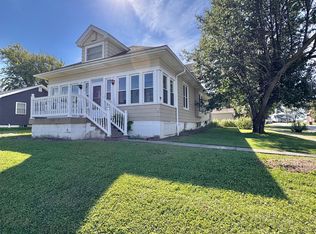401 E Wood St, Camp Point, IL 62320