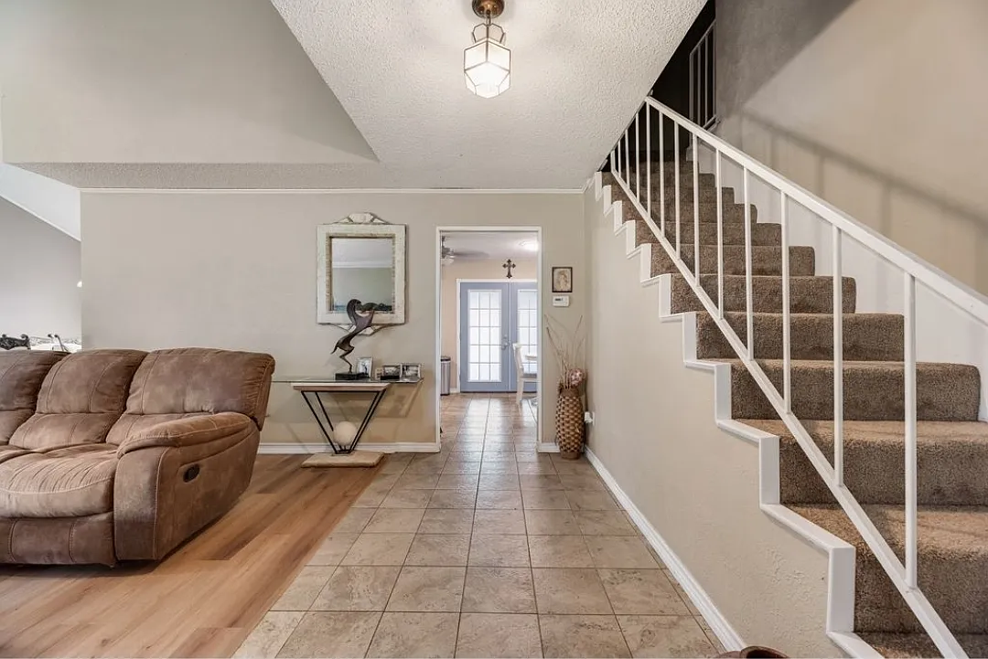 3 bed, 1837 sqft, $2,295 — Photo 2