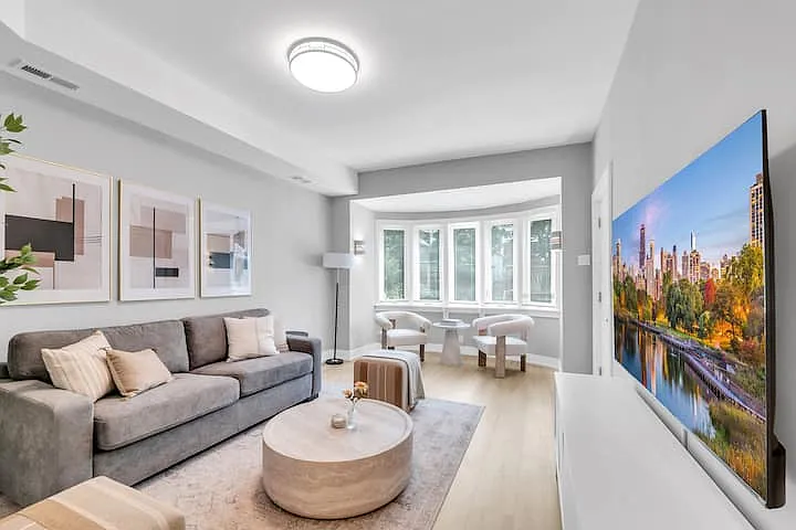 Photo 2 of 13 - 3512 W Lyndale St #1 - Chicago, IL Building Photo - 3512 W Lyndale St #1