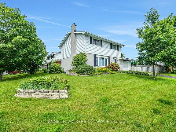 3rd image of 2695 Hickson Cres