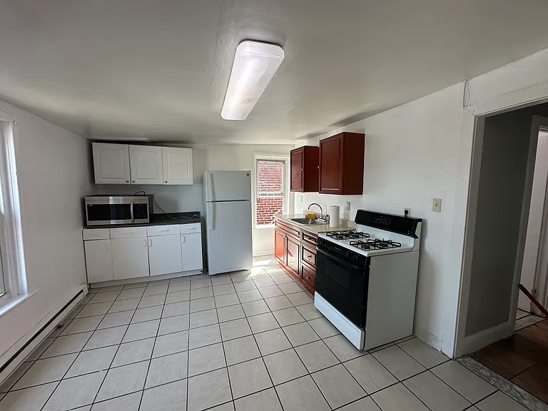 175 W Tilghman St #3 — Photo 4