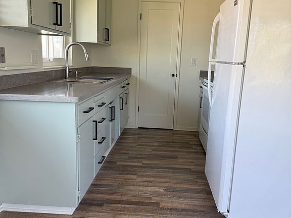 4th image of 385 Sea Ridge Rd